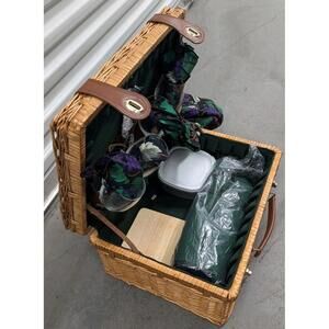 Vintage Wicker Picnic Basket for Serves 4 Fabric Lined Wine Themed . Plasticware